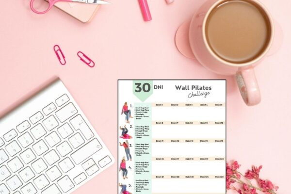 pilates przy ścianie w domu, pilates przy ścianie ćwiczenia, ćwiczenia pilates przy ścianie brzuch, pilates przy ścianie challenge