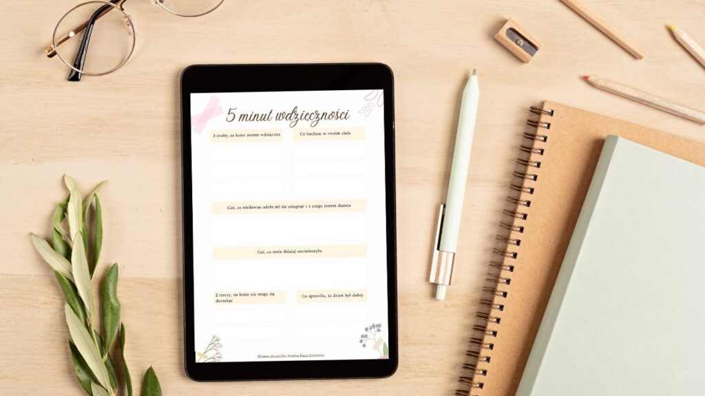 Dziennik wdzięczności diy pdf do druku , 5 minut wdzięczności, dziennik DIY po polsku, dziennik rozwoju osobistego, dziennik wdzięczności książka, planer wdzięczności, wyzwanie wdzięczności 30 dni,