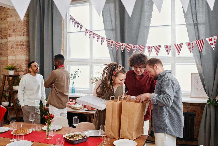 sylwester domówka jak zorganizować, domówka jak się ubrać, domówka jak zorganizować, jak się nazywa domówka z szampanem, domówka co to, domówka co to znaczy,